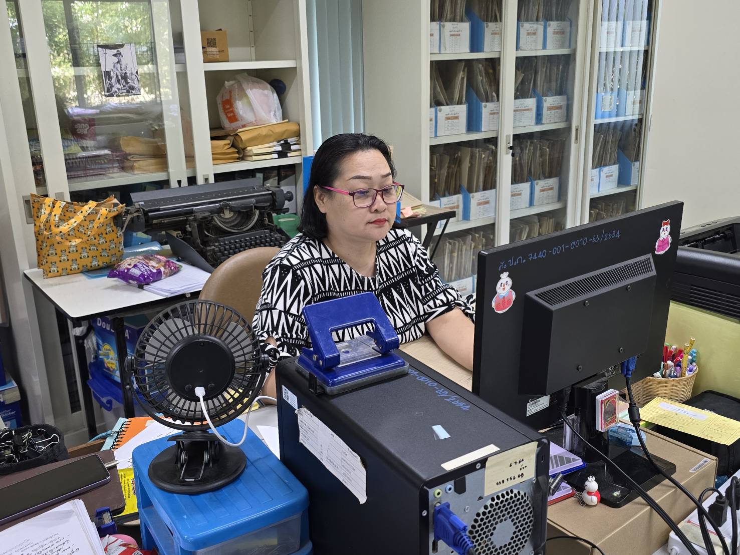 title - ปฏิรูปที่ดินจังหวัดเพชรบุรี มอบหมาย เจ้าหน้าที่ ส.ป.ก.เพชรบุรี ร่วมโครงการฝึกอบรม หลักสูตร ระเบียบกระทรวงการคลังว่าด้วยการจัดซื้อจัดจ้างและการบริหารพัสดุภาครัฐ พ.ศ. 2560 และหนังสือเวียนต่างๆ ที่เกี่ยวข้องสำหรับเจ้าหน้าที่ผู้ปฏิบัติงานหรือผู้ที่เกี่ยวข้องด้านการจัดซื้อจัดจ้างและการบริหารพัสดุของหน่วยงานรัฐในส่วนภูมิภาค